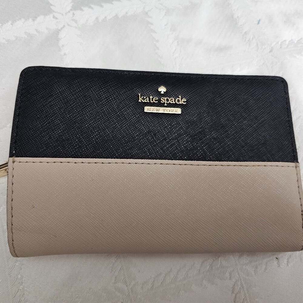 Kate Spade Medium Tan and Black Bifold Wallet!